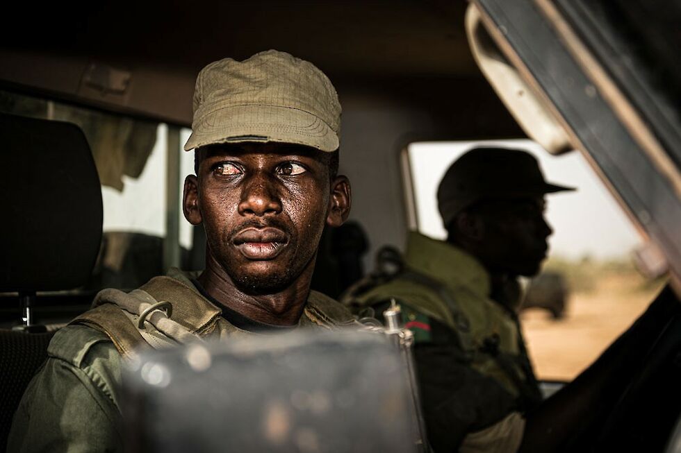 Malischer Infanterist bei Gefechtsübung, Kayes, Mali, 2017. Foto: Johannes Müller