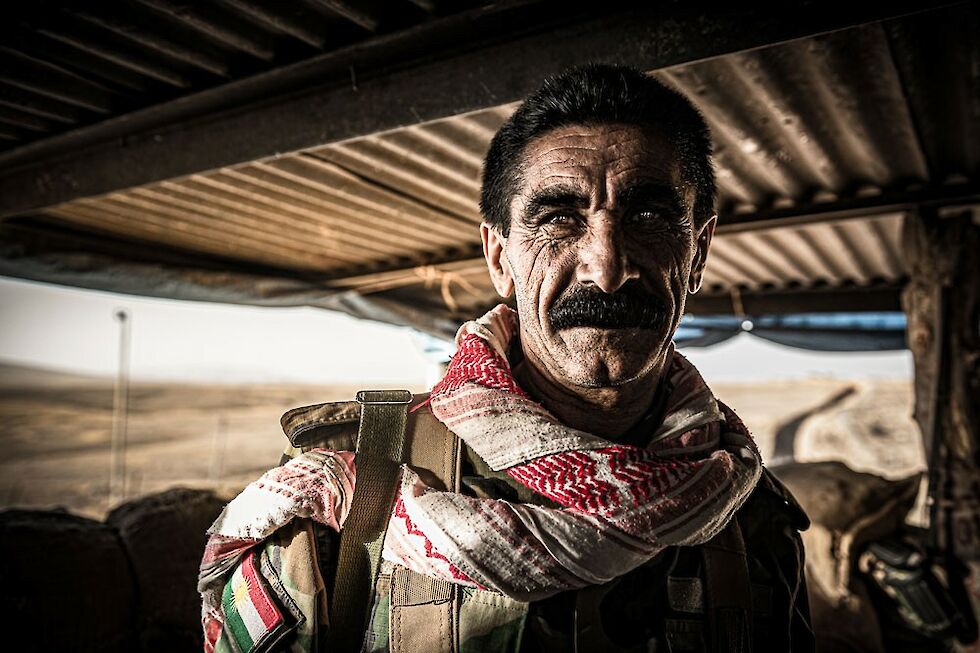 Kurdischer Peschmerga im Krieg gegen den IS, Gefechtslinie bei Makhmour, Nordirak, 2016. Foto: Johannes Müller